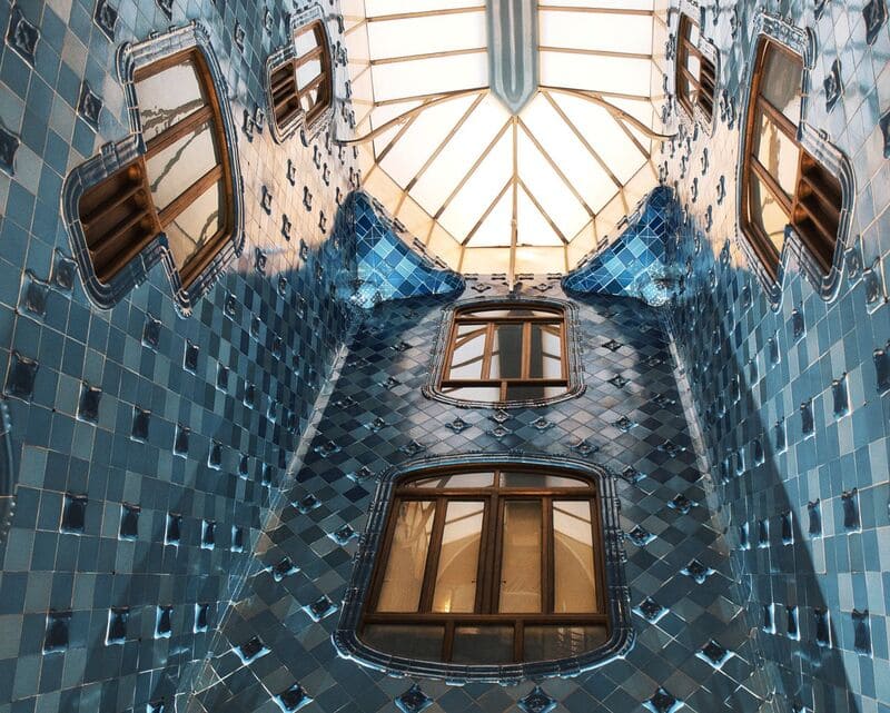 Casa batllo light well
