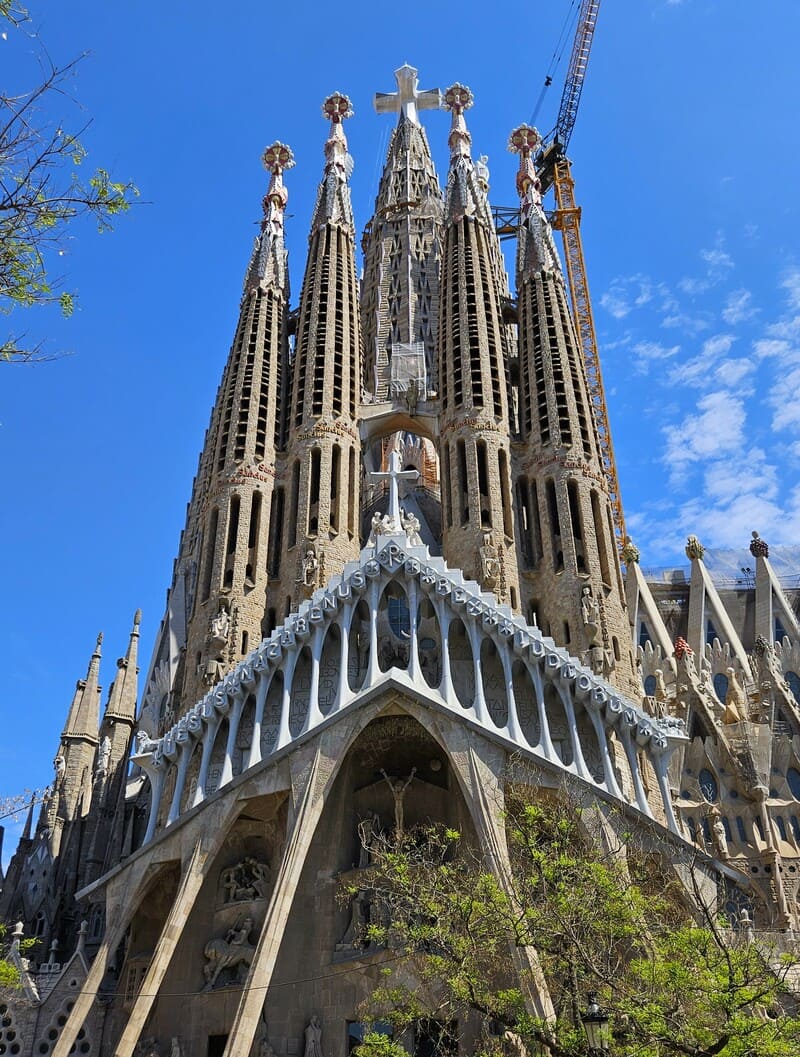 Sagrada familia passion facade