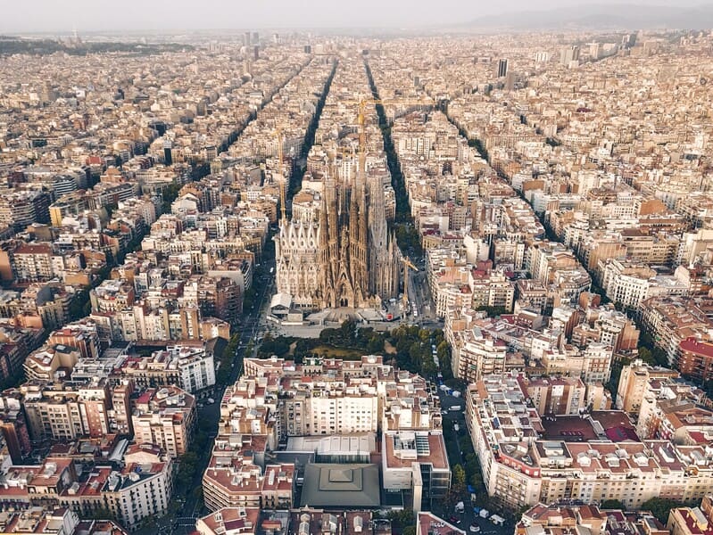 How to Not Be That Tourist in Barcelona