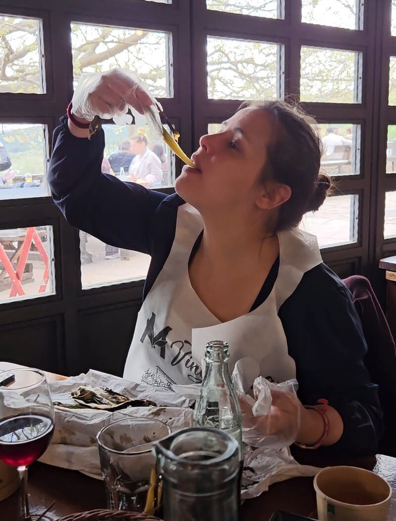 Eating calcots