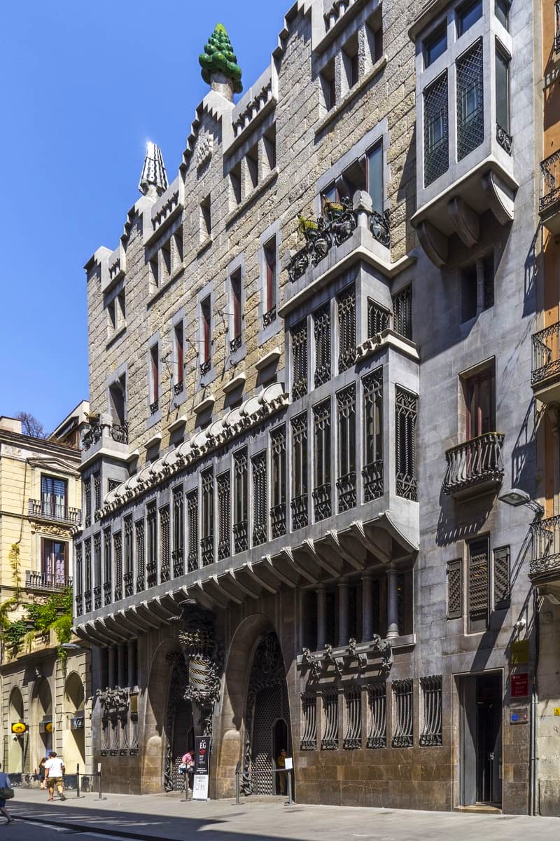 Palau guell facade