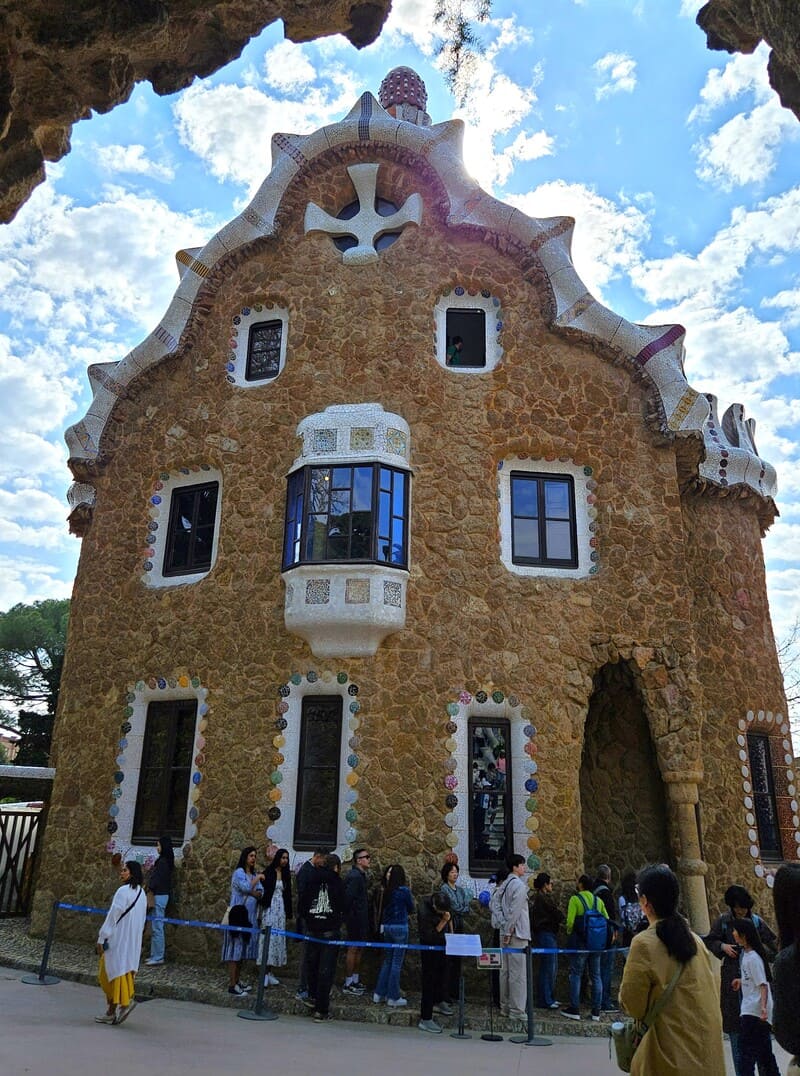 Park guell queues