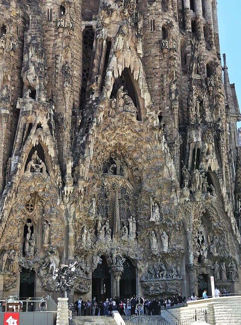 Sagrada familia passion facade