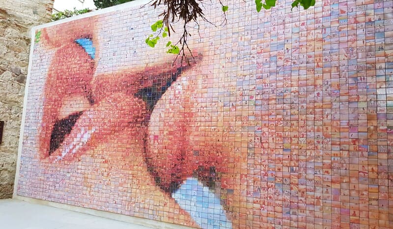 The kiss mural